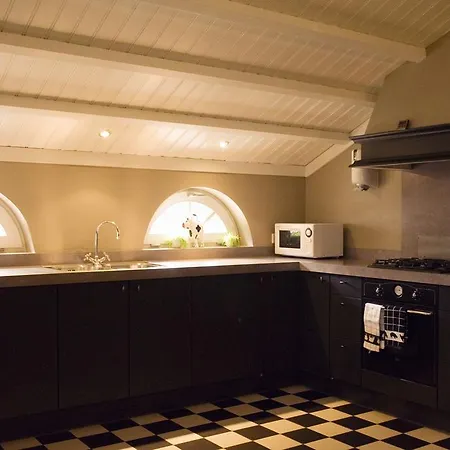 فندق مبيت وإفطار Oranje Hoeve *